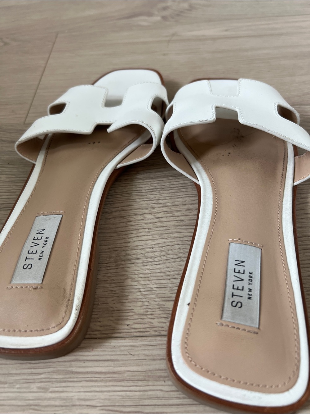 STEVE MADDEN White H-Cut Slide Sandals - Picture 2 of 3